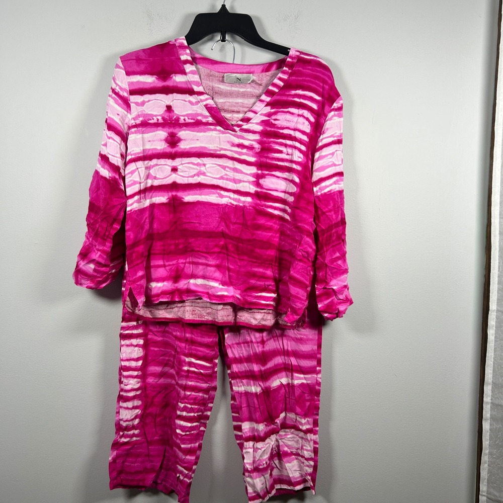 Natori 2pc Pajama Capri Set Womens Medium Pink Tie Dye Stripe V-Neck Lounge